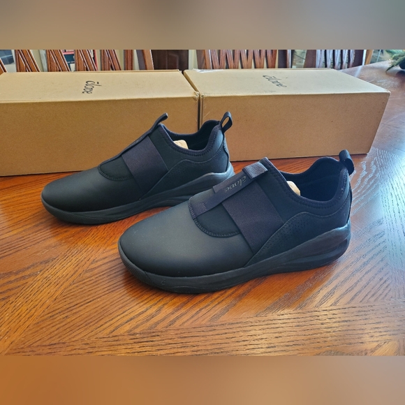 NWOT Clove Solo Sneakers - Picture 3 of 14